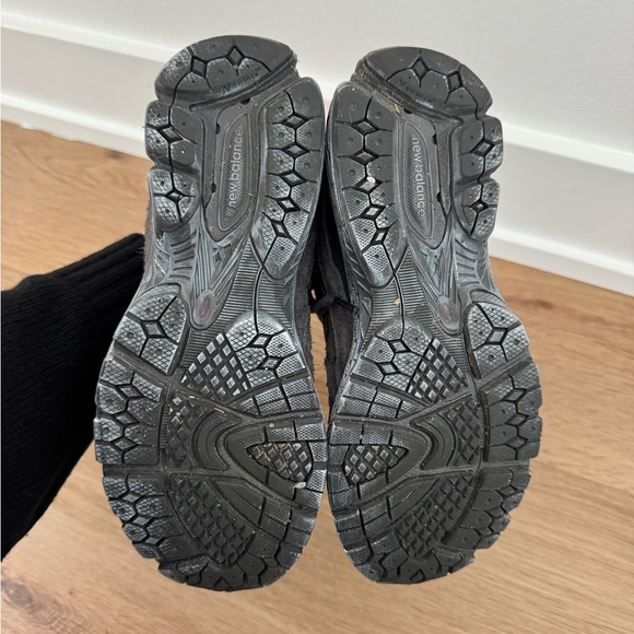 New Balance Unisex Charcoal Grey Textured 2002R Sneaker - Picture 10 of 11